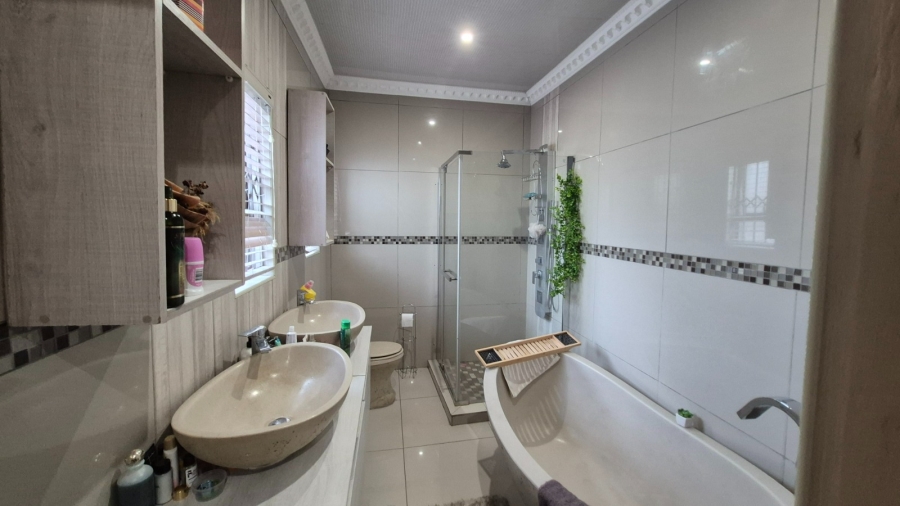 4 Bedroom Property for Sale in The Reeds Gauteng