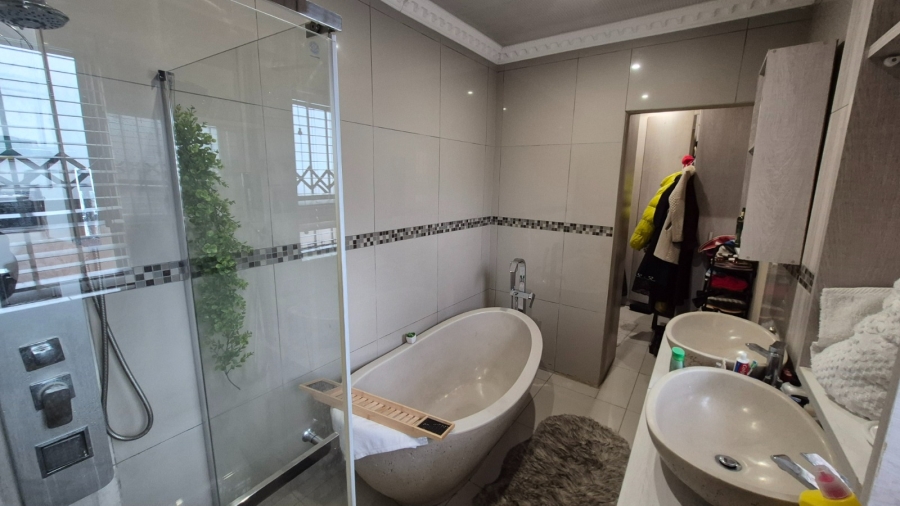 4 Bedroom Property for Sale in The Reeds Gauteng