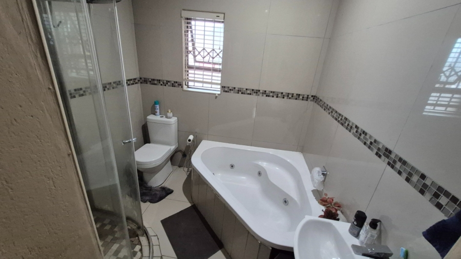 4 Bedroom Property for Sale in The Reeds Gauteng