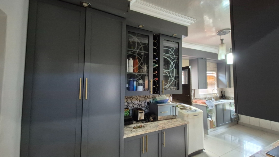 4 Bedroom Property for Sale in The Reeds Gauteng