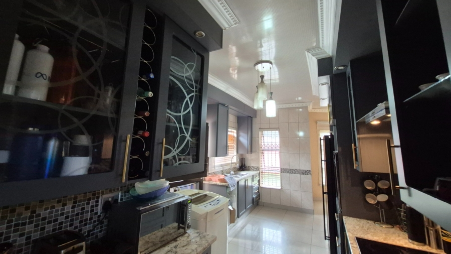 4 Bedroom Property for Sale in The Reeds Gauteng