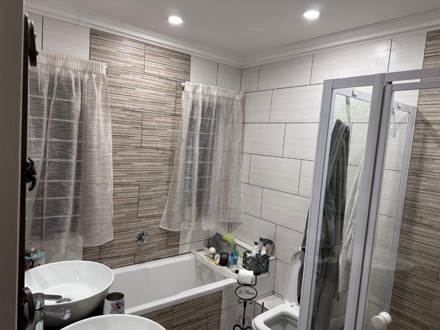 3 Bedroom Property for Sale in Elardus Park Gauteng