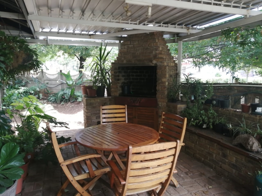 5 Bedroom Property for Sale in Valhalla Gauteng