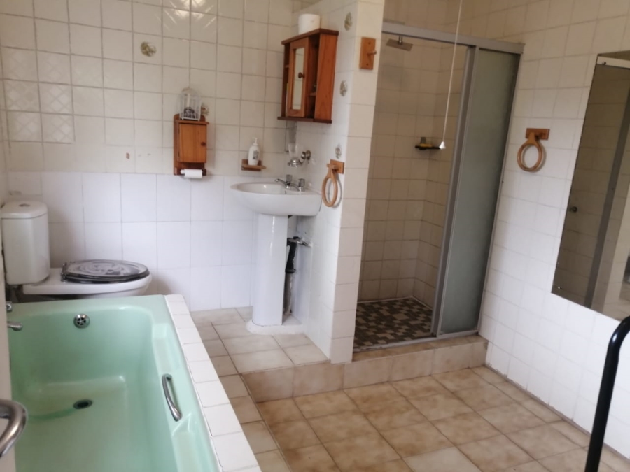 5 Bedroom Property for Sale in Valhalla Gauteng