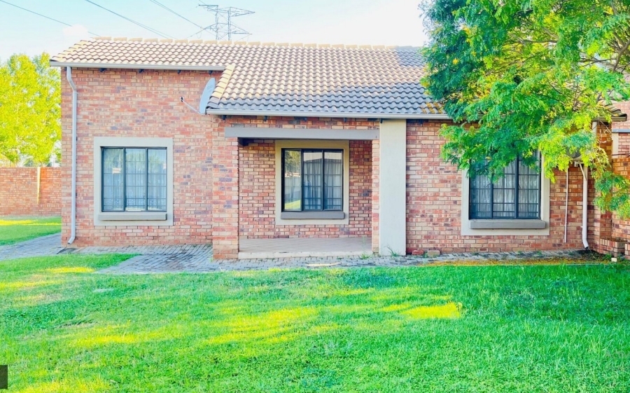  Bedroom Property for Sale in Eco Park Gauteng