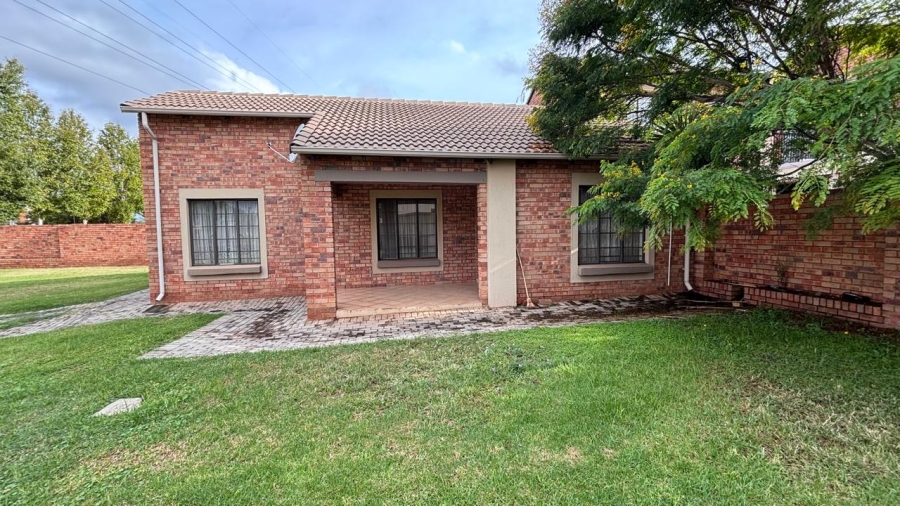  Bedroom Property for Sale in Eco Park Gauteng