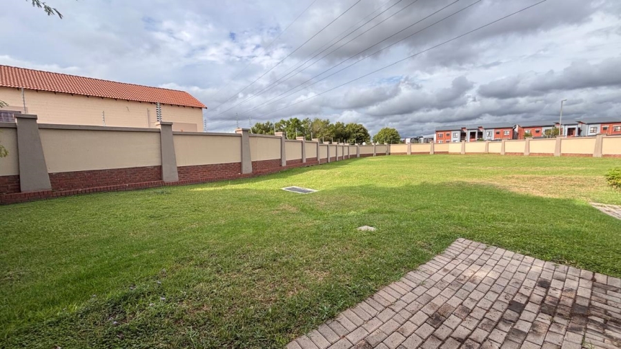  Bedroom Property for Sale in Eco Park Gauteng