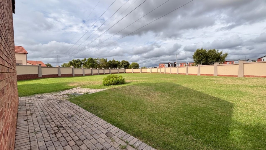  Bedroom Property for Sale in Eco Park Gauteng