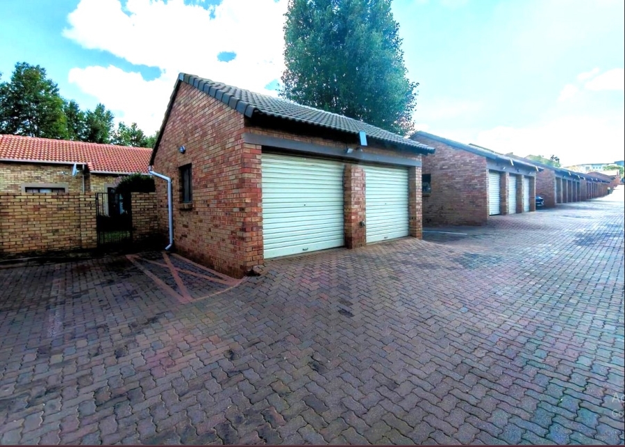  Bedroom Property for Sale in Eco Park Gauteng