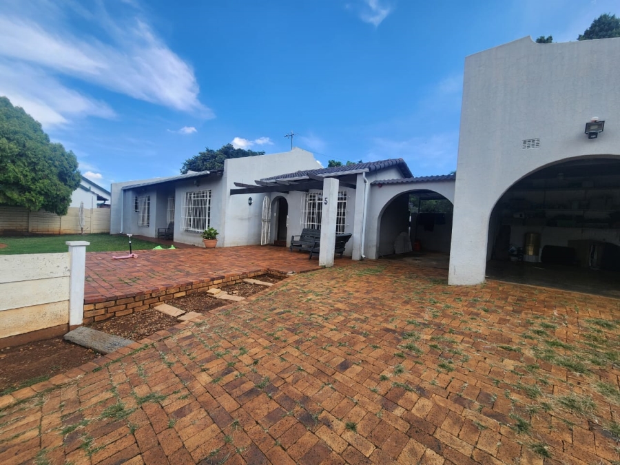 To Let 3 Bedroom Property for Rent in Weltevreden Park Gauteng