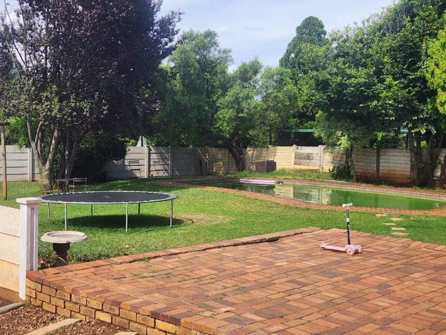 To Let 3 Bedroom Property for Rent in Weltevreden Park Gauteng