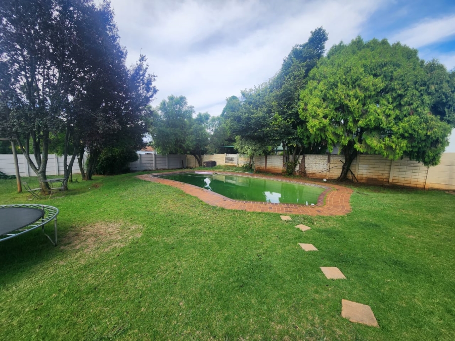 To Let 3 Bedroom Property for Rent in Weltevreden Park Gauteng