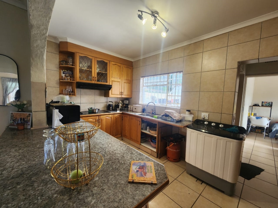 To Let 3 Bedroom Property for Rent in Weltevreden Park Gauteng