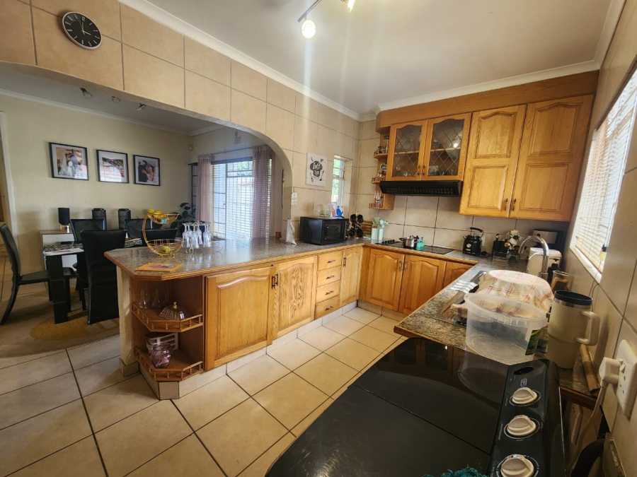 To Let 3 Bedroom Property for Rent in Weltevreden Park Gauteng