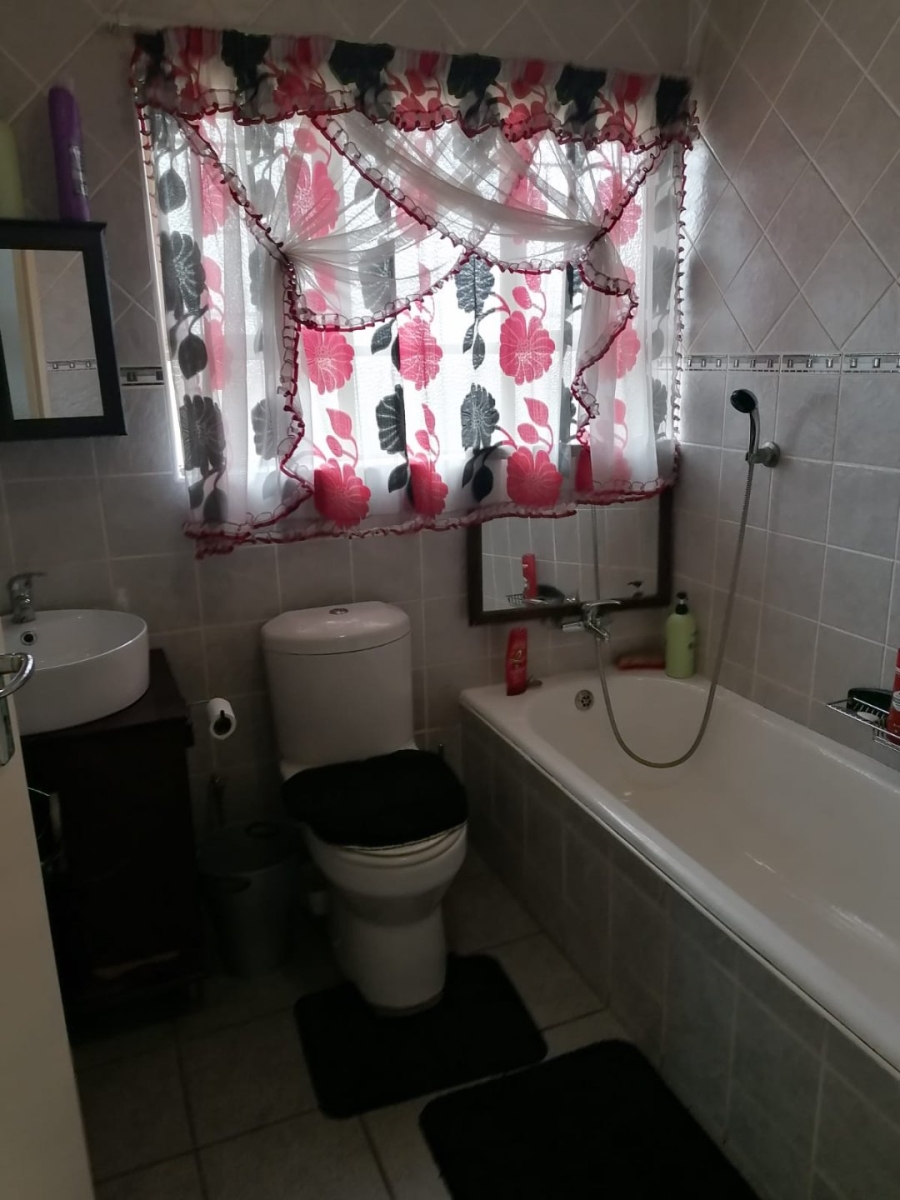 3 Bedroom Property for Sale in Farrarmere Gauteng