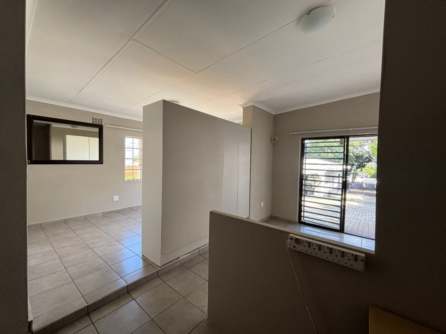 3 Bedroom Property for Sale in Mountain View Gauteng