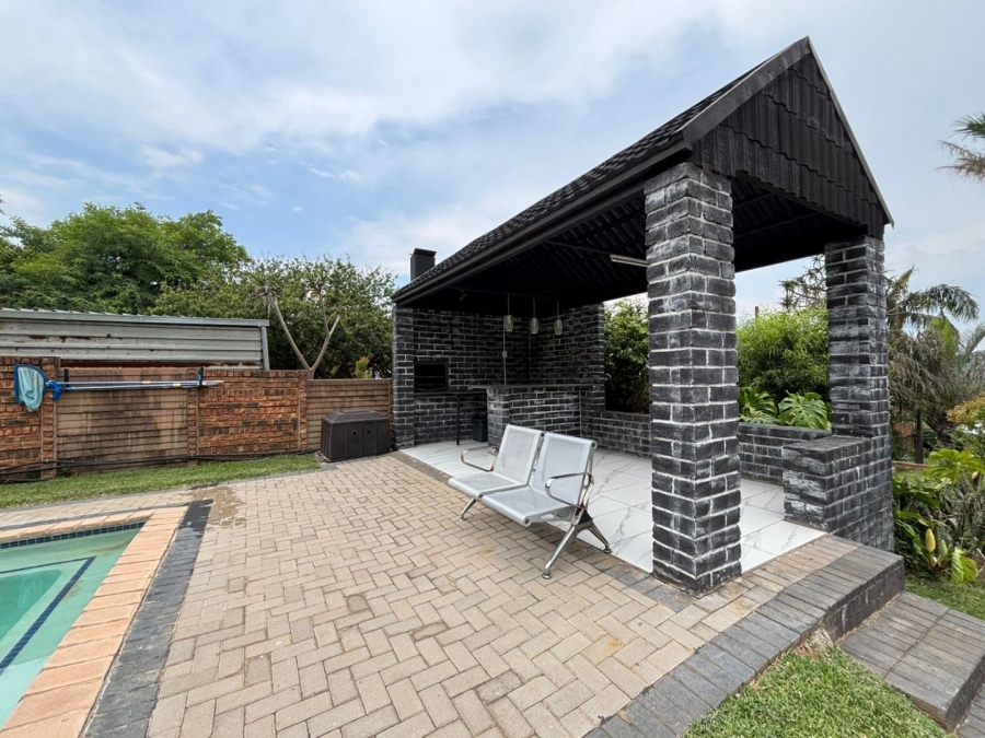 3 Bedroom Property for Sale in Mountain View Gauteng