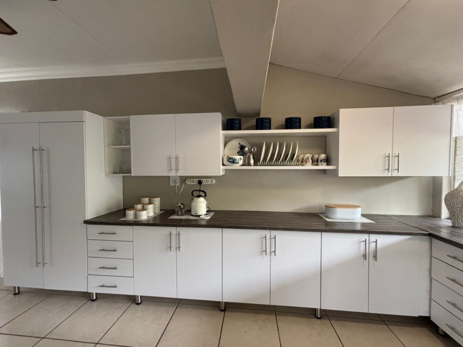 3 Bedroom Property for Sale in Mountain View Gauteng