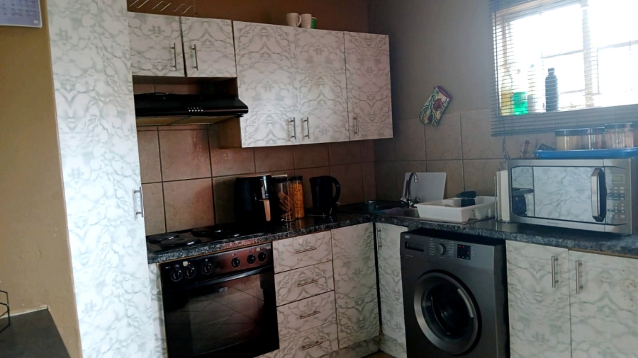 2 Bedroom Property for Sale in Selcourt Gauteng
