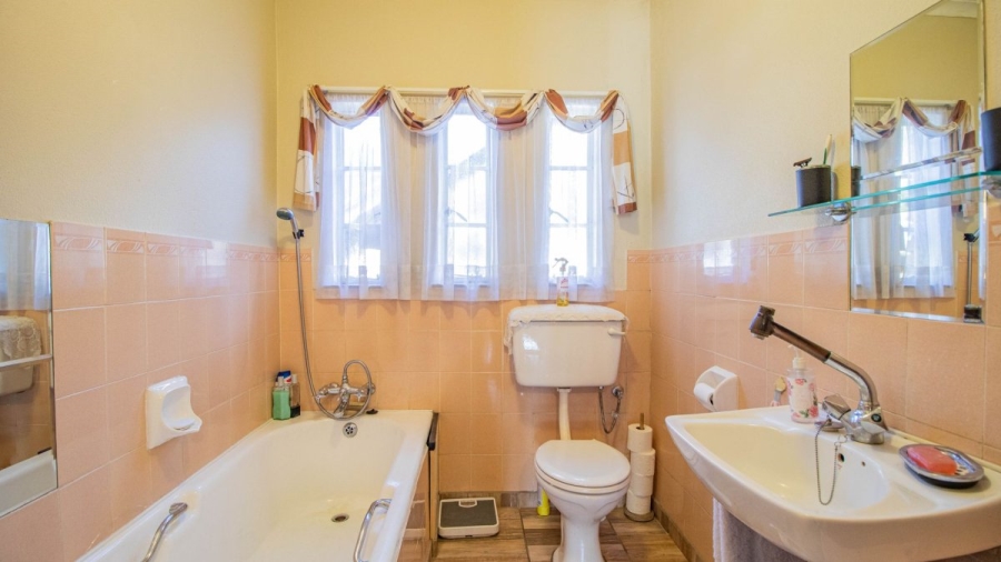 5 Bedroom Property for Sale in Marais Steyn Park Gauteng