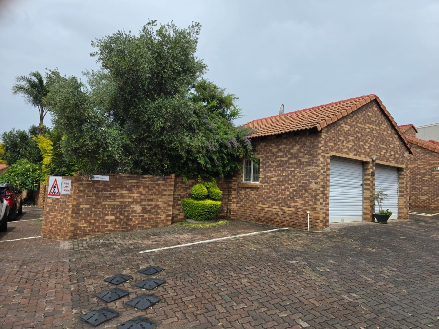 2 Bedroom Property for Sale in Equestria Gauteng