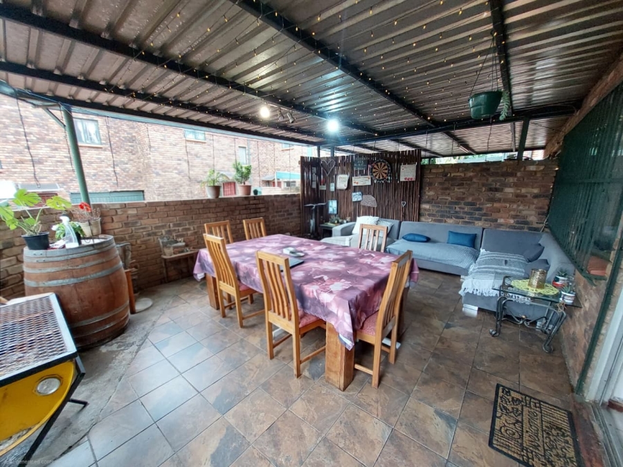 4 Bedroom Property for Sale in Magalieskruin Gauteng