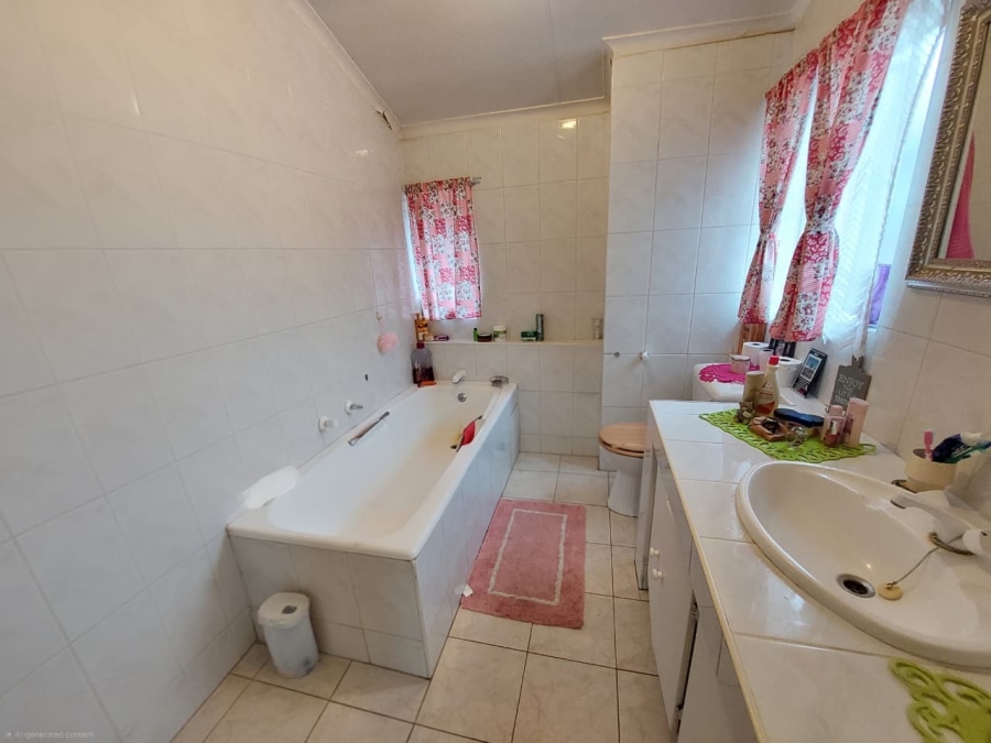 4 Bedroom Property for Sale in Magalieskruin Gauteng