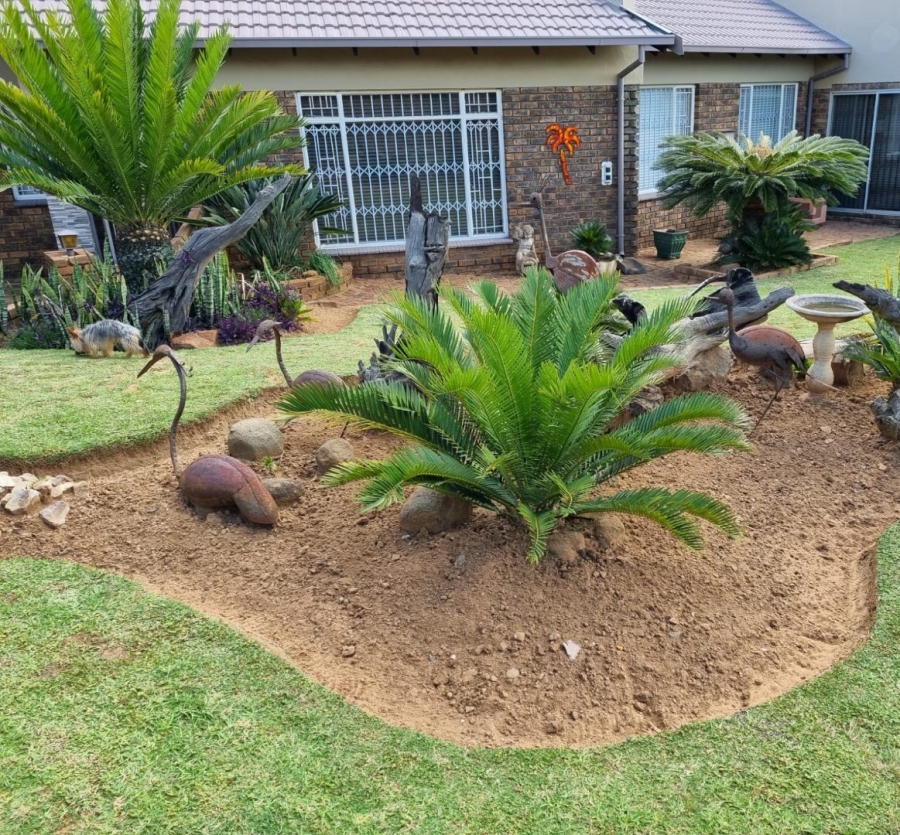 6 Bedroom Property for Sale in The Reeds Gauteng