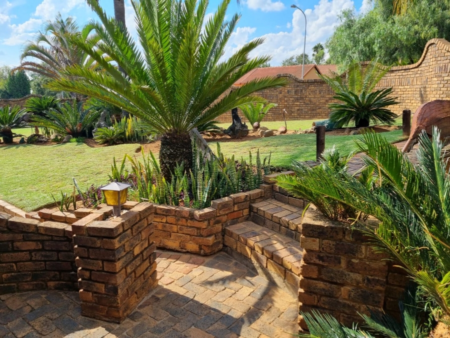 6 Bedroom Property for Sale in The Reeds Gauteng