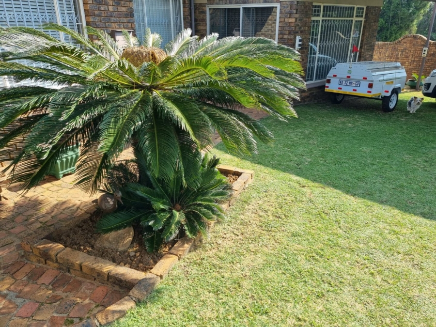 6 Bedroom Property for Sale in The Reeds Gauteng