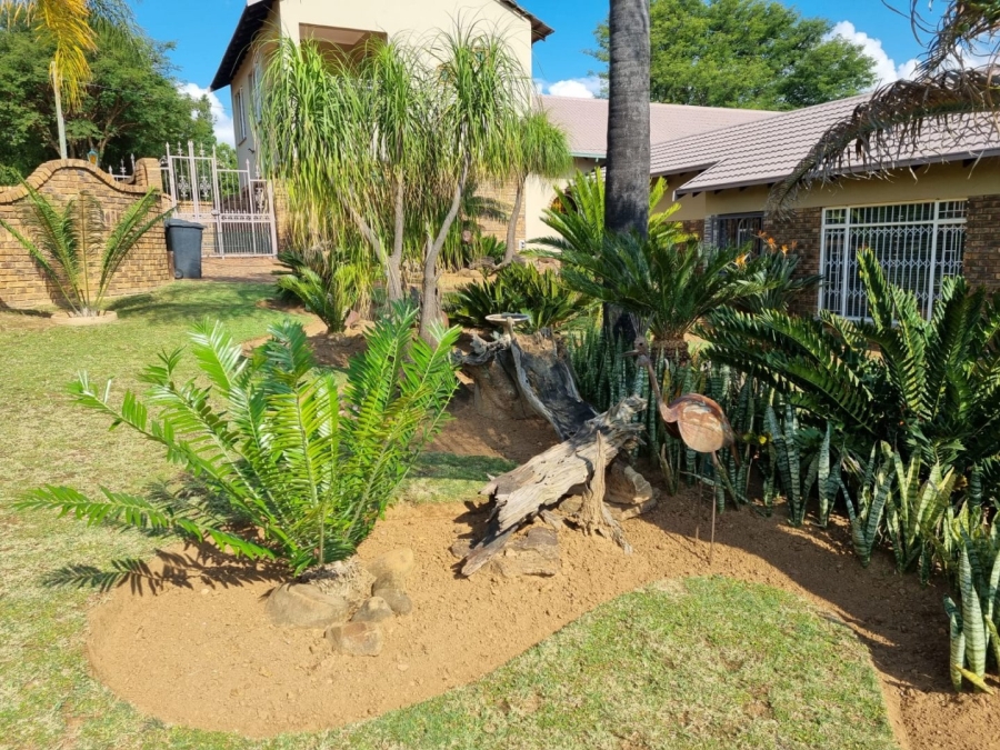 6 Bedroom Property for Sale in The Reeds Gauteng