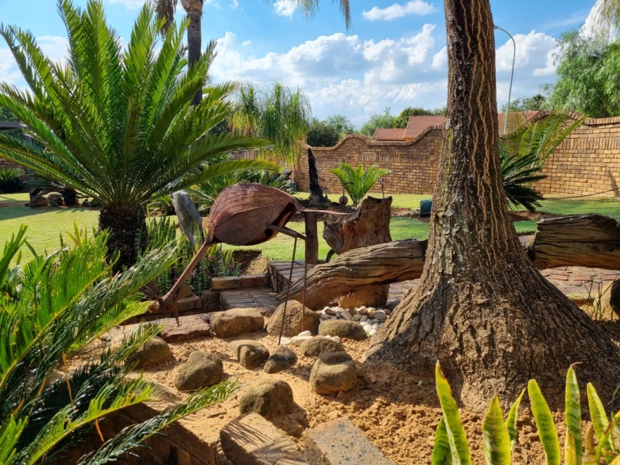 6 Bedroom Property for Sale in The Reeds Gauteng