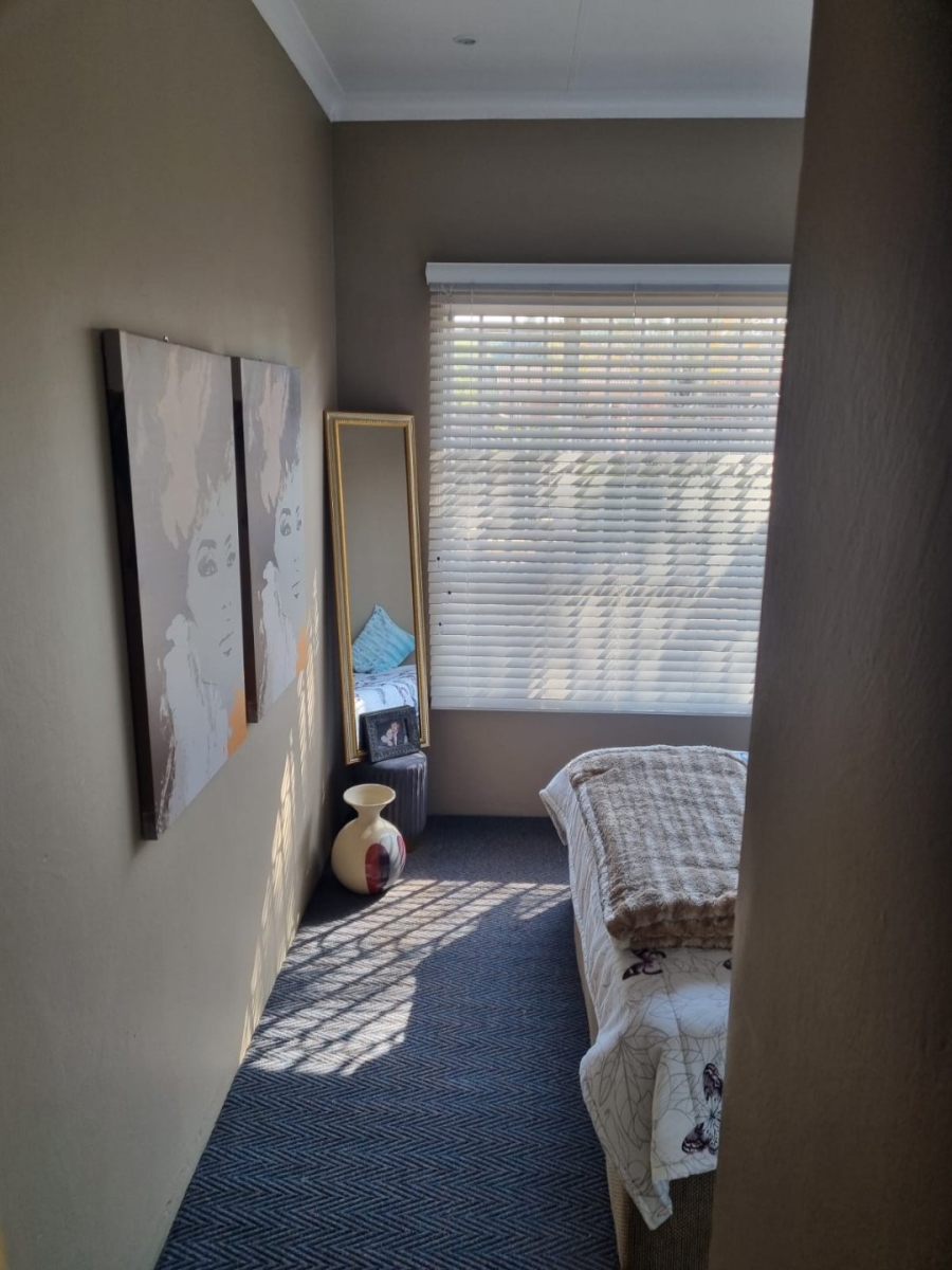 6 Bedroom Property for Sale in The Reeds Gauteng