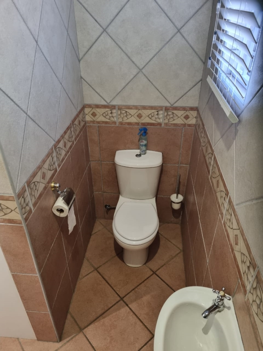 6 Bedroom Property for Sale in The Reeds Gauteng