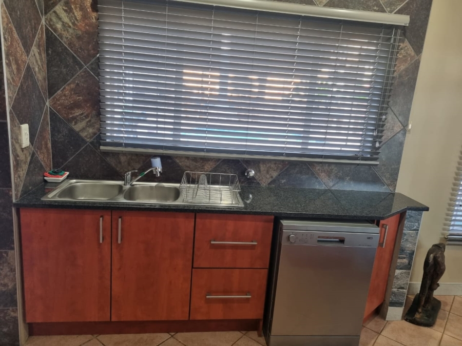 6 Bedroom Property for Sale in The Reeds Gauteng