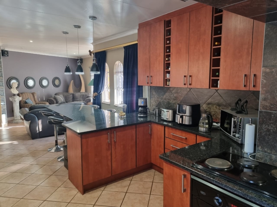 6 Bedroom Property for Sale in The Reeds Gauteng