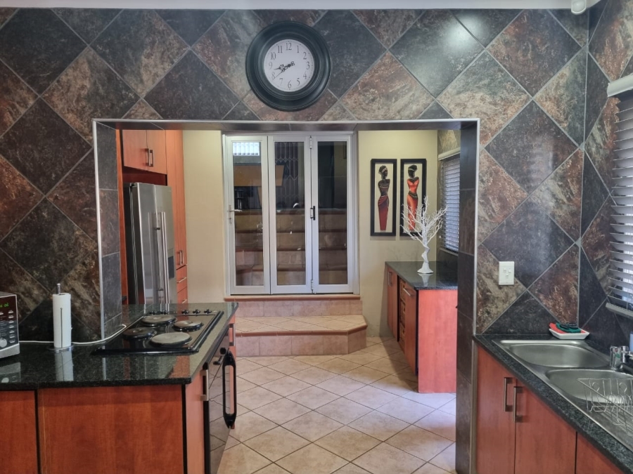 6 Bedroom Property for Sale in The Reeds Gauteng