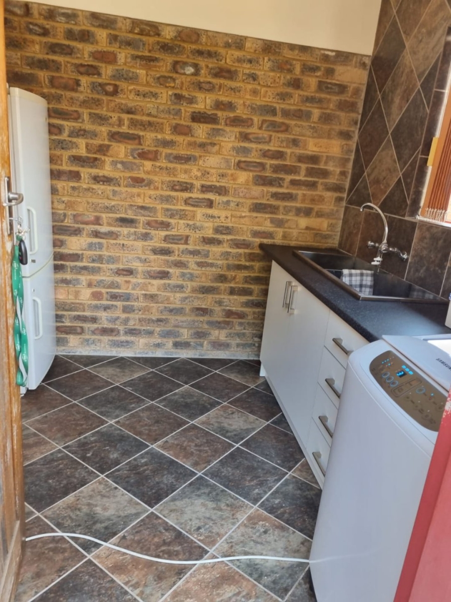 6 Bedroom Property for Sale in The Reeds Gauteng