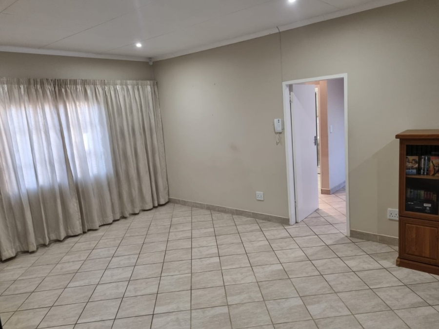 6 Bedroom Property for Sale in The Reeds Gauteng
