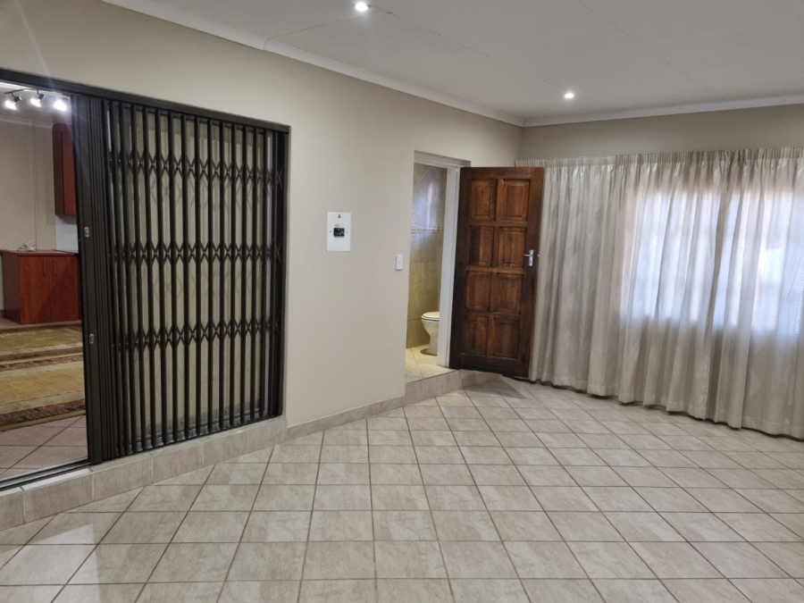 6 Bedroom Property for Sale in The Reeds Gauteng