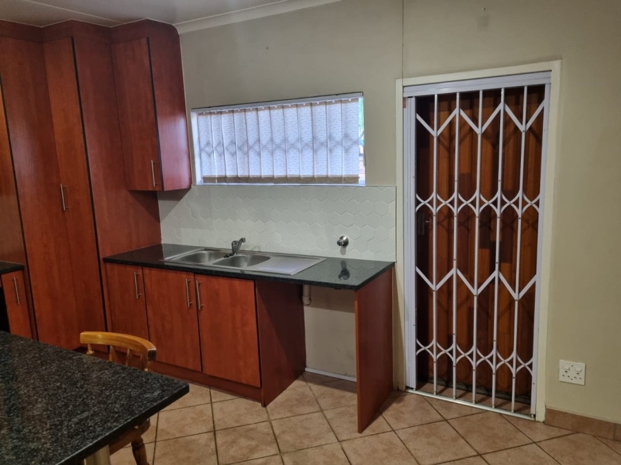 6 Bedroom Property for Sale in The Reeds Gauteng