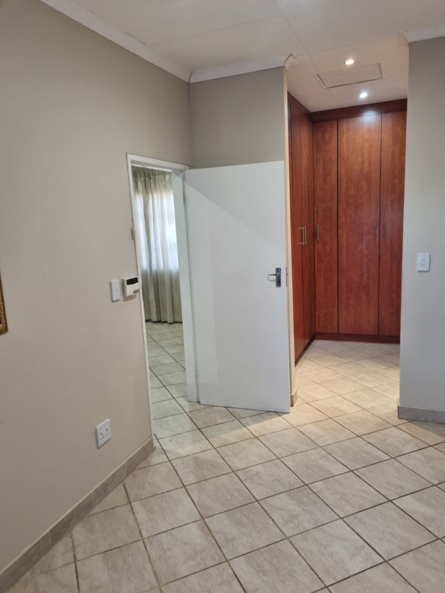 6 Bedroom Property for Sale in The Reeds Gauteng