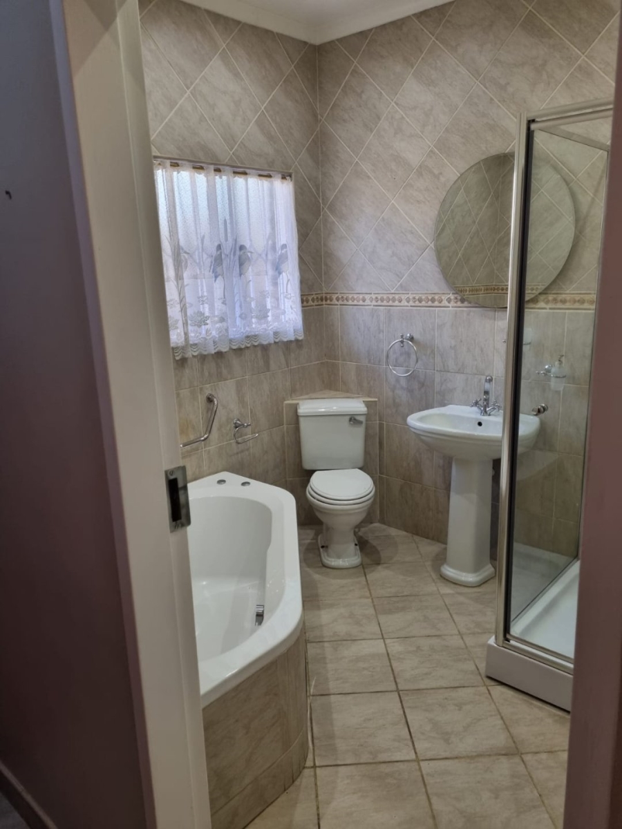 6 Bedroom Property for Sale in The Reeds Gauteng