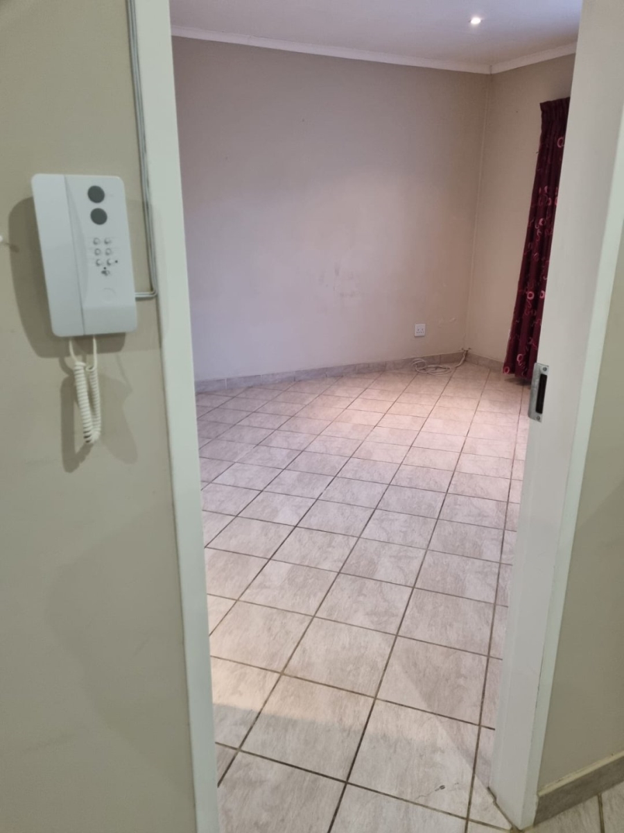 6 Bedroom Property for Sale in The Reeds Gauteng