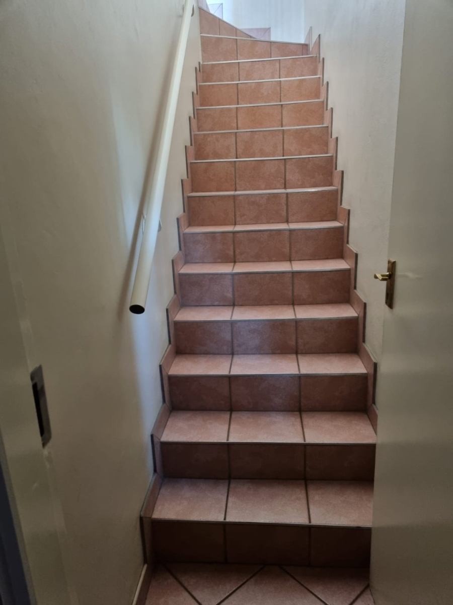 6 Bedroom Property for Sale in The Reeds Gauteng