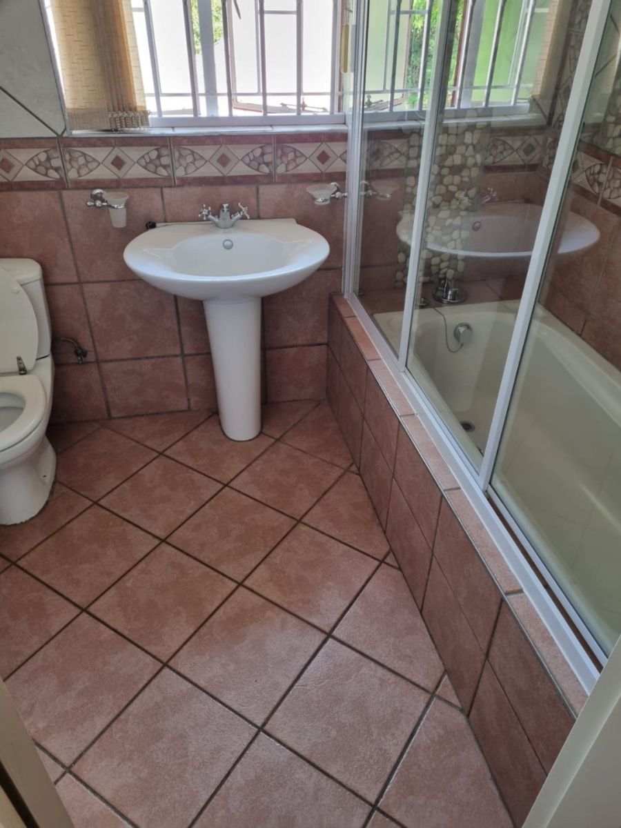 6 Bedroom Property for Sale in The Reeds Gauteng