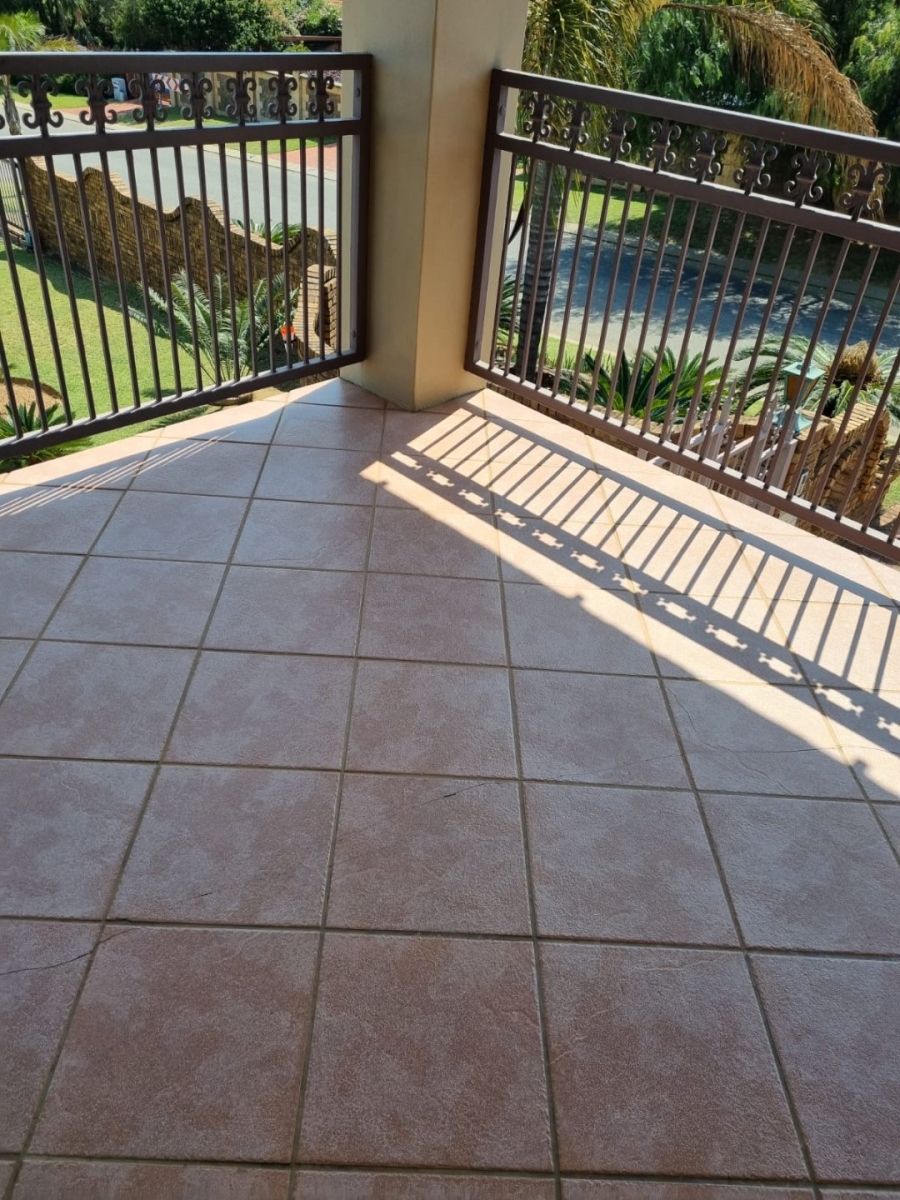 6 Bedroom Property for Sale in The Reeds Gauteng