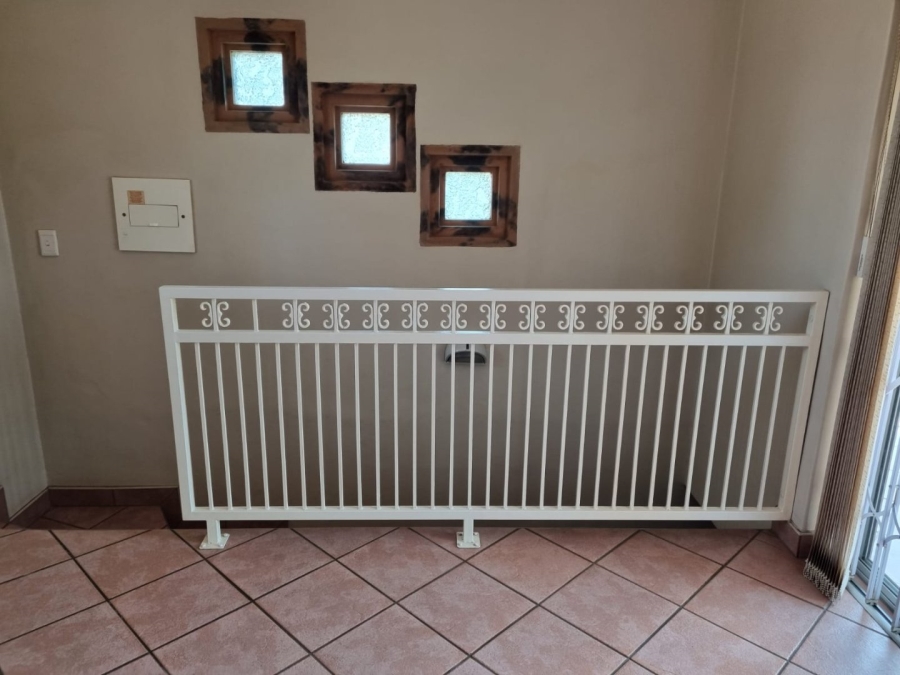 6 Bedroom Property for Sale in The Reeds Gauteng