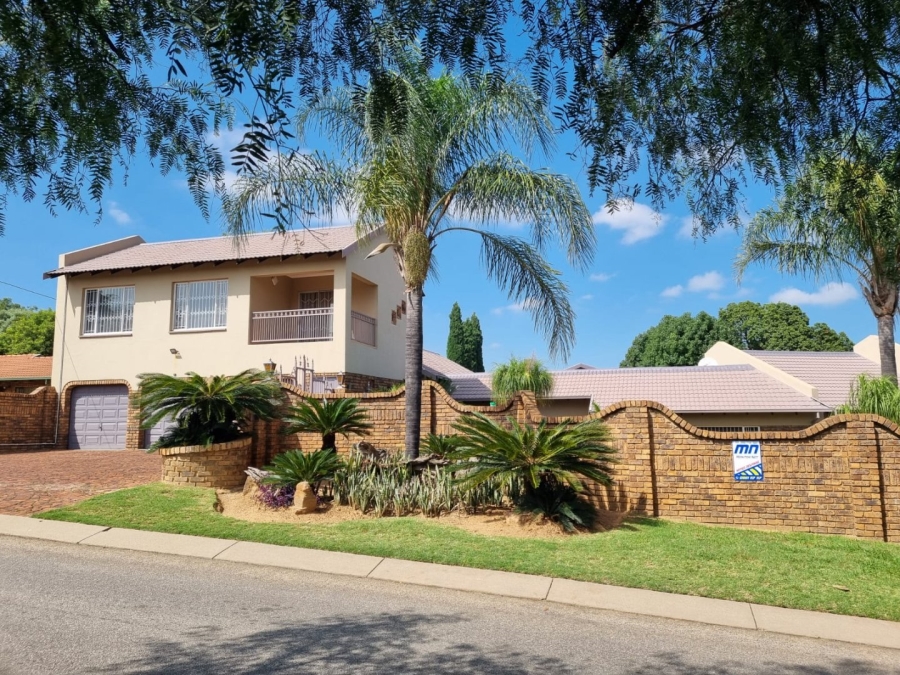 6 Bedroom Property for Sale in The Reeds Gauteng