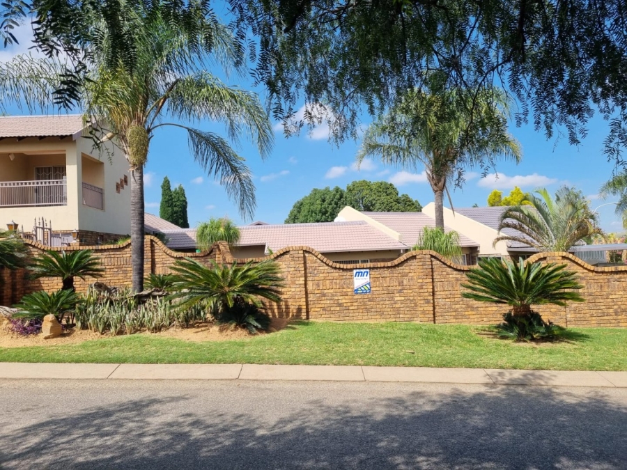6 Bedroom Property for Sale in The Reeds Gauteng